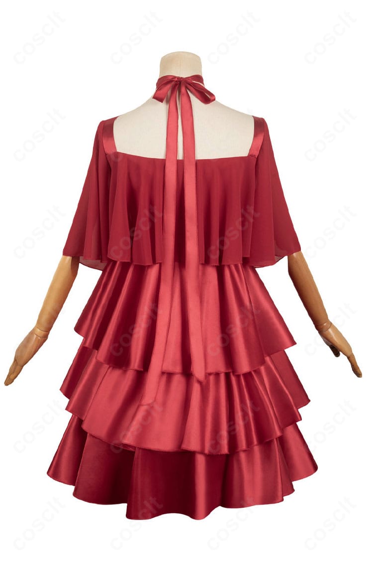 フリーレン 赤いドレス衣装の背面。背面ファスナーと裾の流れが見えるカット