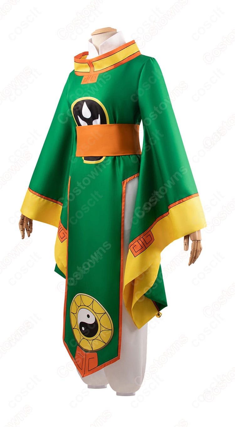 李小狼コスプレ側面。コルセットベルトでウエストを引き締めたタイトな横ラインが確認できる。