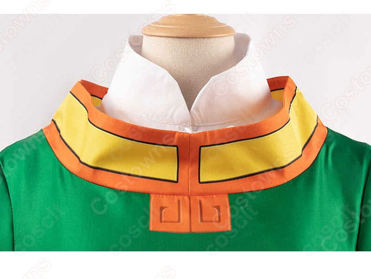 李小狼 戦闘服の襟元アップ。刺繍ディテールと端の始末が分かる領口デザイン。