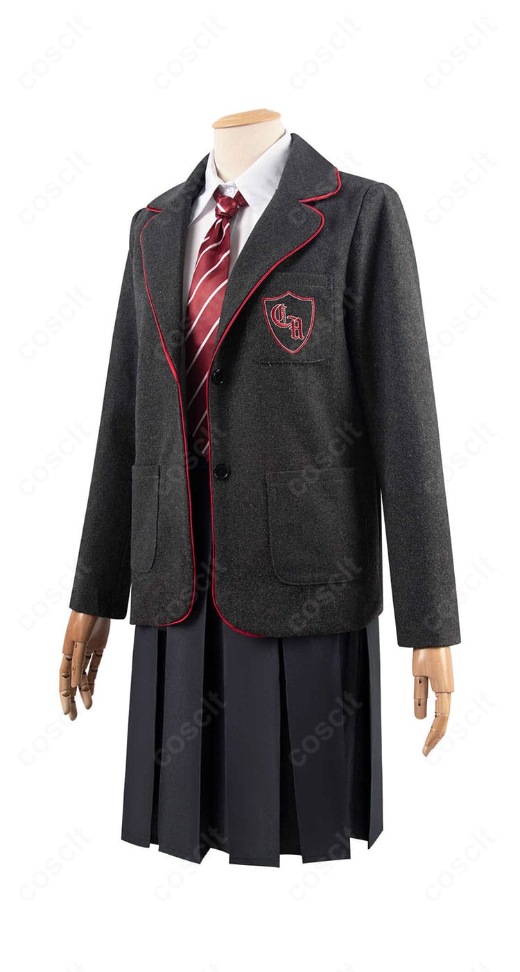 左側面から見たマチルダ学園制服。肩から裾への落ち感やポケット位置など細部のプロポーションが伝わる画像。