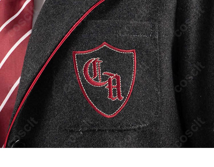 胸ポケット付近のアップ。フラップ形状とステッチワーク、縫製の整いを示すディテール画像。