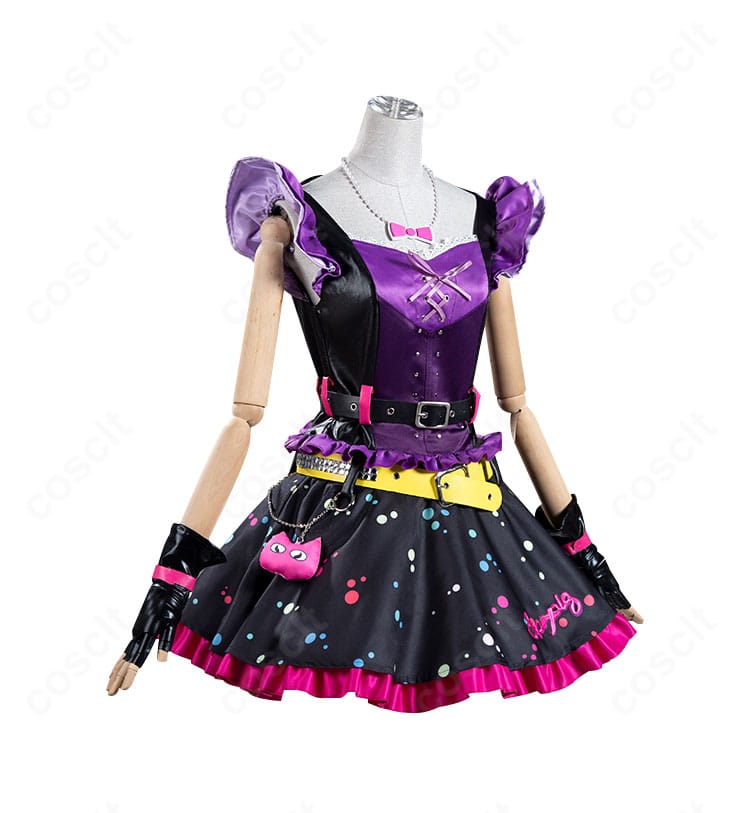 星宮いちご スイートデビル衣装の右側面。ベルトや腰飾りの位置関係とラインの見え方