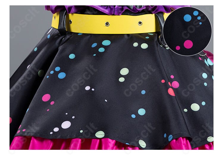 スカート装飾のアップ。フレア感と縁飾りのデザインで写真映えを演出