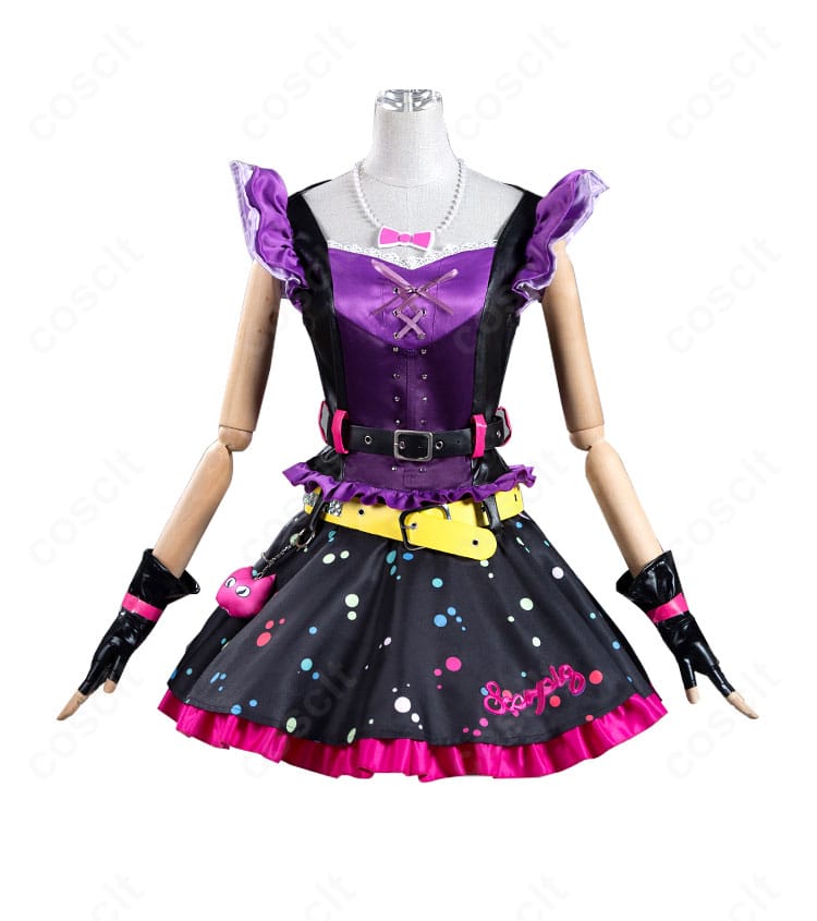 アイカツオンパレード!星宮いちご スイートデビル衣装の正面全身。高コントラスト配色とゴシックシルエット