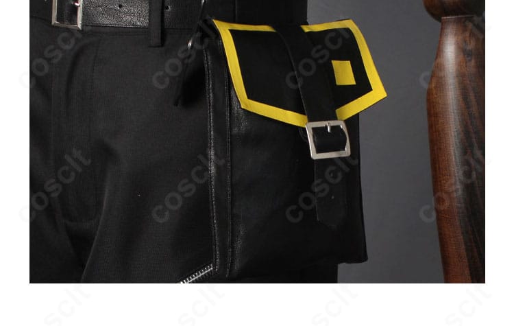 レオナルド・ライト・Jr 衣装のウエストポーチアクセサリー。収納部の形状と留め具のクローズアップ