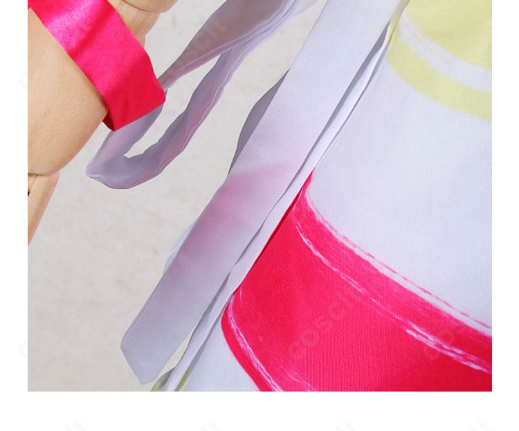 アキ・ローゼンタール コスプレ衣装の手飾りディテール。カフ周辺の装飾とステッチ。