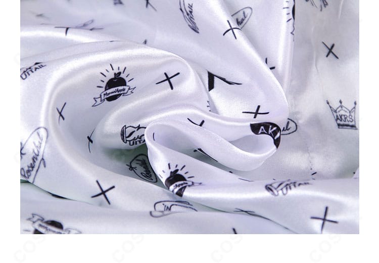 アキ・ローゼンタール コスプレ衣装の素材質感。高密度ツイルとニットの発色と織り目。