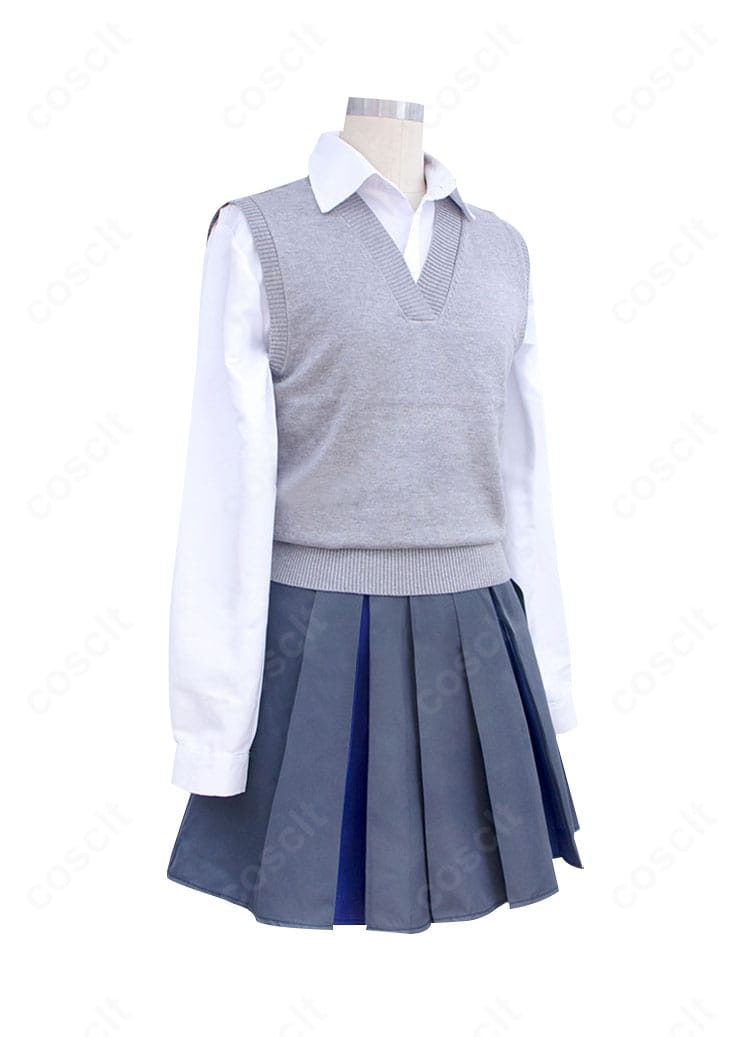 『ささやくように恋を唄う』朝凪依 学園制服コスプレの側面シルエットとライン感