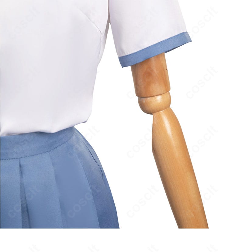 袖ディテールの近接画像。カフスの形状とステッチワーク、可動域を意識した縫製が見えるカット。