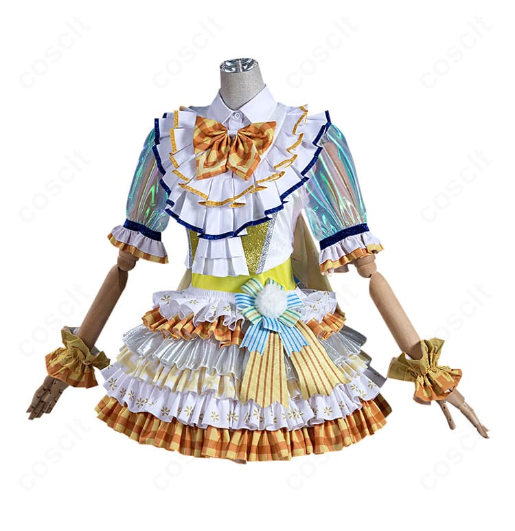 プリパラ 南みれぃ コスプレ衣装の側面。立体的なシルエットとスカートのボリュームを確認。