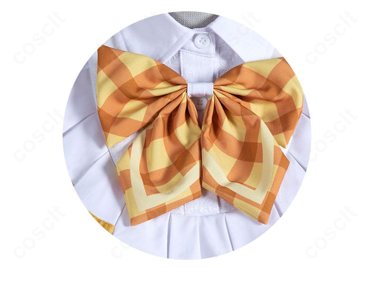 南みれぃ コスプレ衣装のスカーフ結び目ディテール。結びの形と装飾の質感を強調。