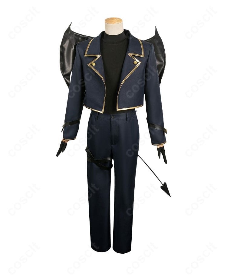 御影玲王 悪魔コスプレ衣装の正面全身。ハリ感のあるコートと装飾配置で高再現のシルエット。