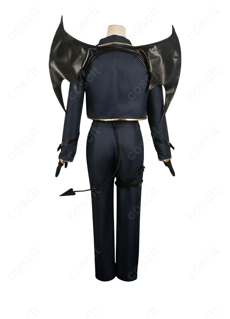 御影玲王 悪魔コスプレ衣装の背面。翼・尻尾のボリュームとコートの落ち感を高再現で確認。