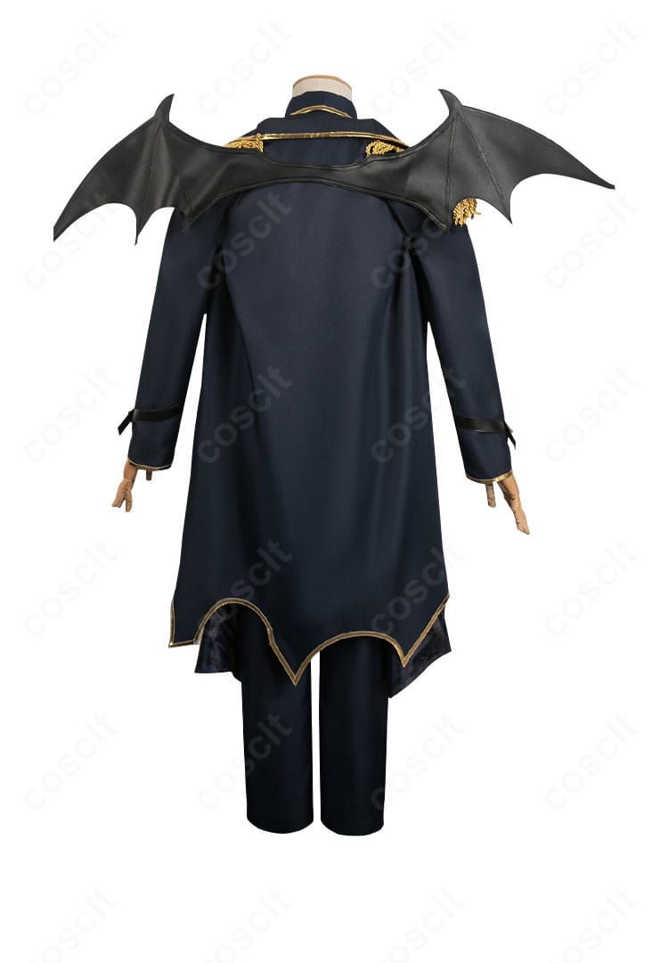 ブルーロック 凪誠士郎 悪魔コスプレ衣装の背面。背中の意匠と翼パーツの造形、コート裾のラインが分かる画像