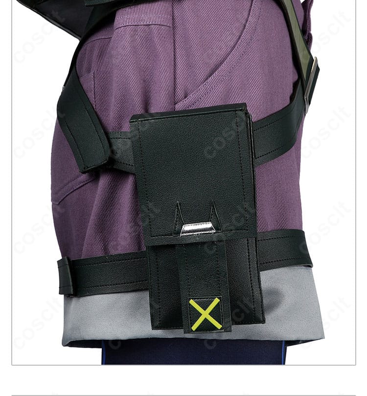 クローヴ衣装の斜め掛けバッグ。ストラップ長と装着イメージが分かるスタイリッシュなカット。