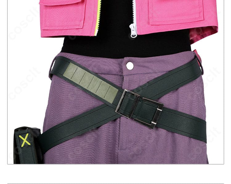 クローヴ衣装の腰包・ベルト周り。ゲーム内の特徴的な腰装備を再現した意匠。