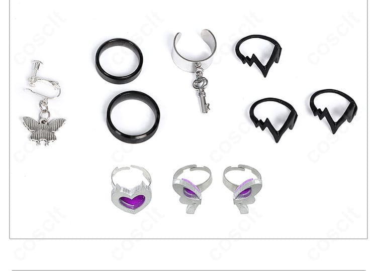 クローヴ衣装の指輪・イヤリング。金属光沢と形状、コーデ全体でのポイント使い。