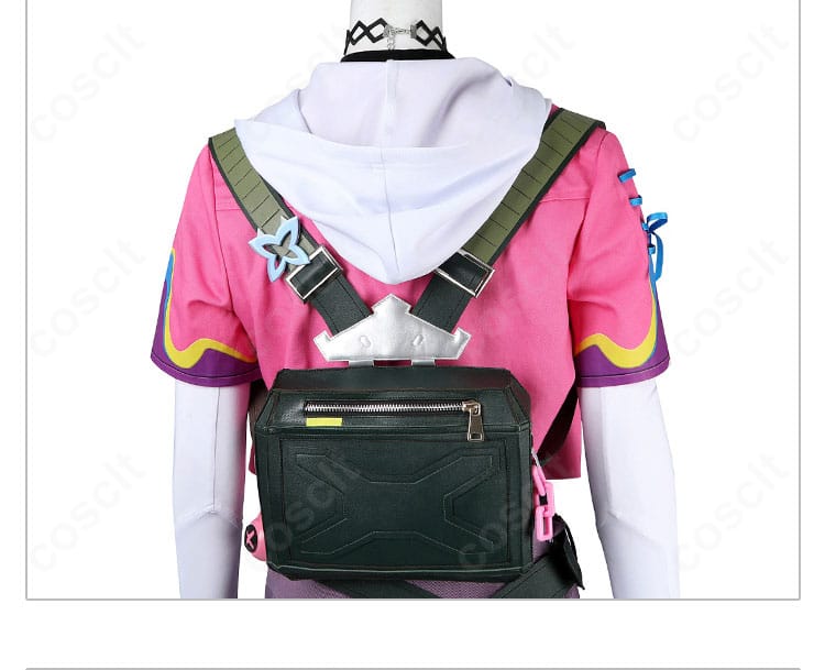 クローヴ衣装の背面と腰包装飾。バックシルエットと装飾の位置関係が分かる画像。