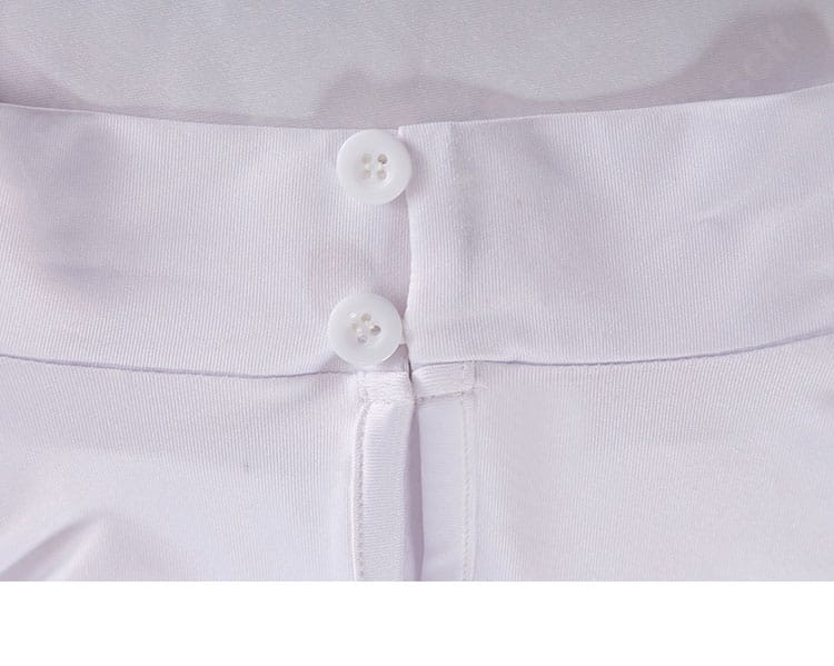 ボタン付近のディテール。均一なステッチで端正なフロント表情。