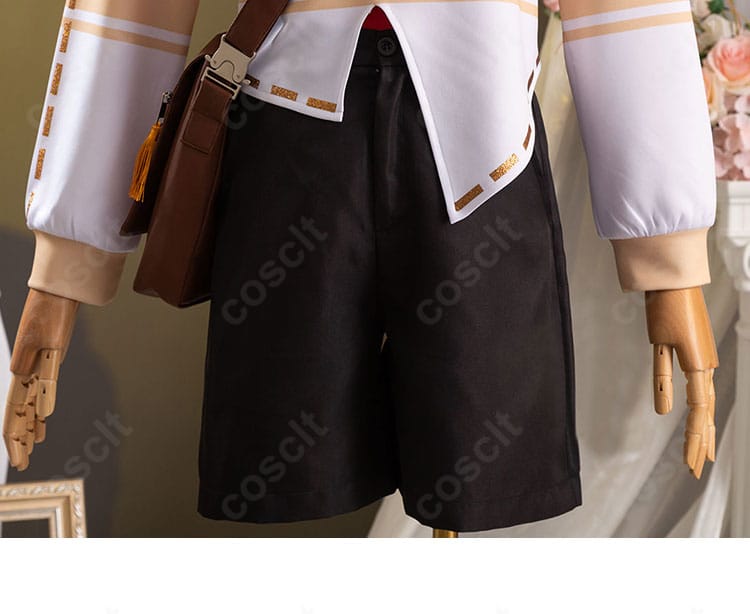 ショートパンツと裾部分のデザイン。動きやすく、撮影やイベントで快適な着用感。