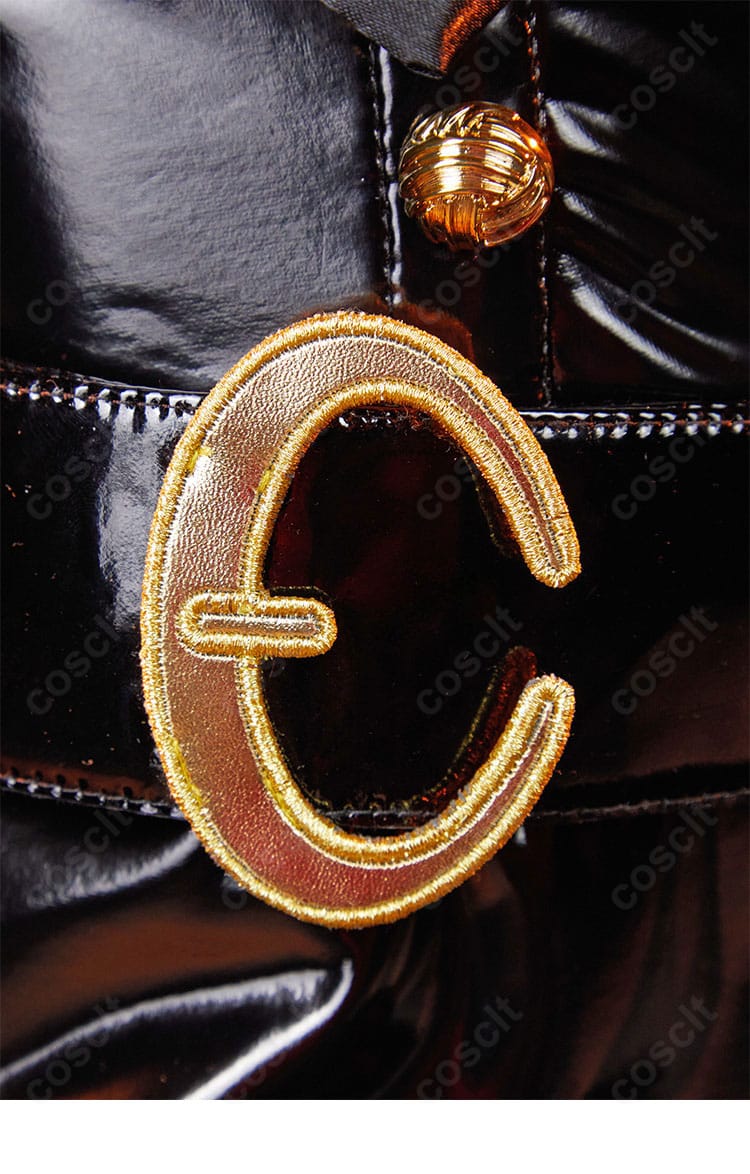 ベヨネッタ2 婦警アメリカン制服のC字モチーフ装飾。キャラクター性を象徴するポイント。