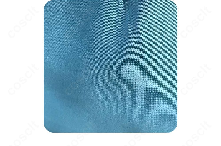 生地質感アップ:ブレザーのハリとシャツの通気感、作中イメージに沿った落ち着いた色味