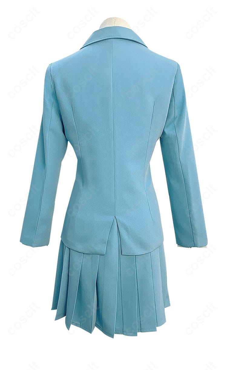 岩倉美津未 制服コスプレの背面。ブレザー背中のパネル切替と裾ライン