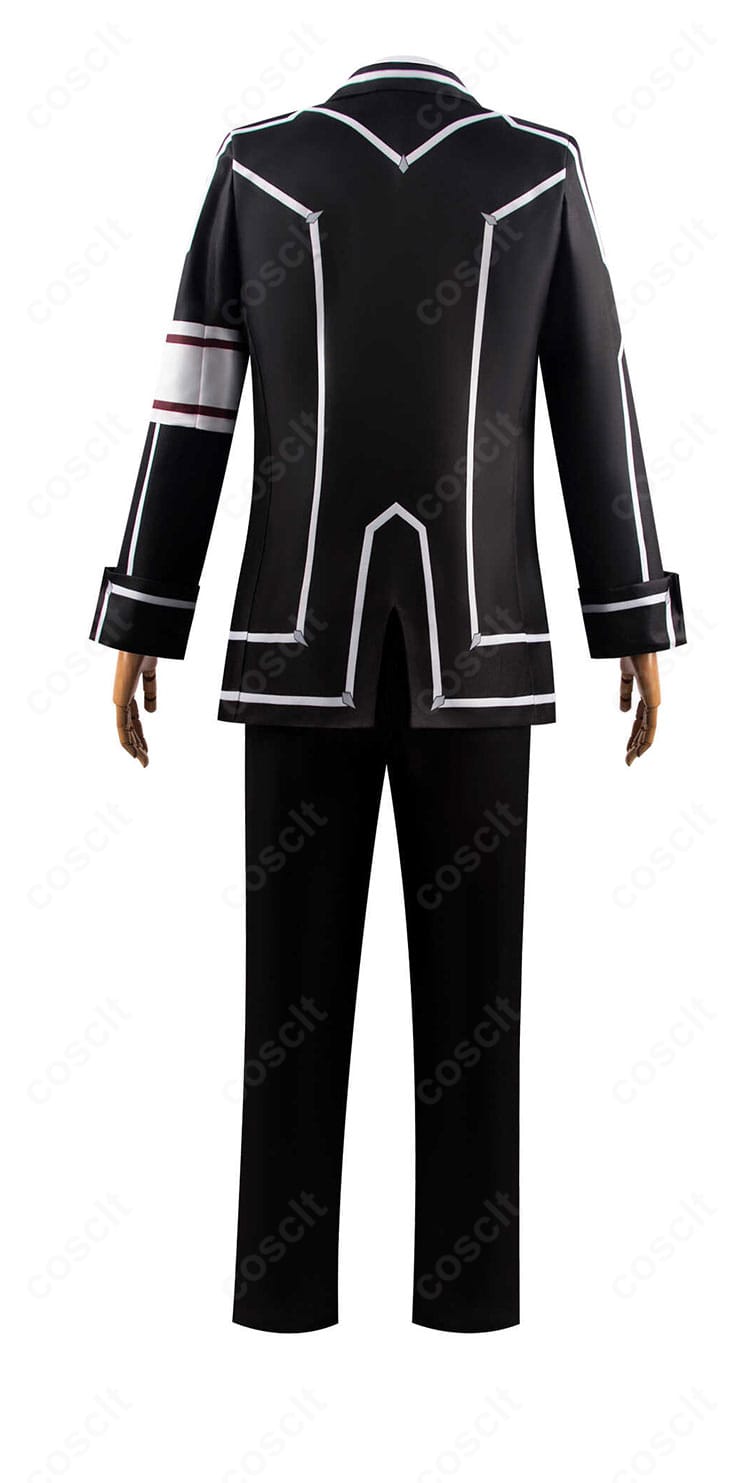 錐生零コスプレの背面。ジャケットのラインと背中のシルエット、裾の処理が見えるバックショット。