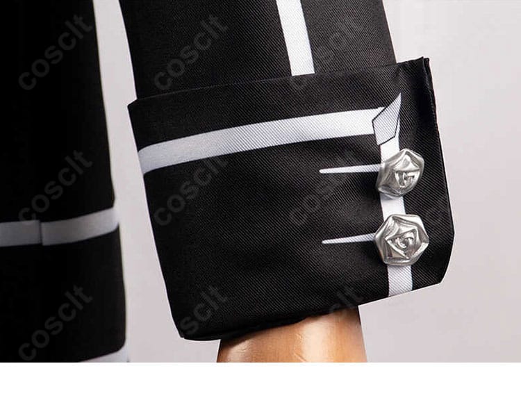 錐生零コスプレの袖口ディテール。袖口の刺繍や装飾パーツの質感が分かる近接画像。