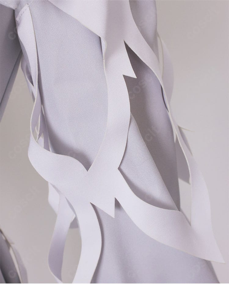 ダリア(コンスタンス)衣装の袖口装飾。端正なステッチと縁取りの仕上げ