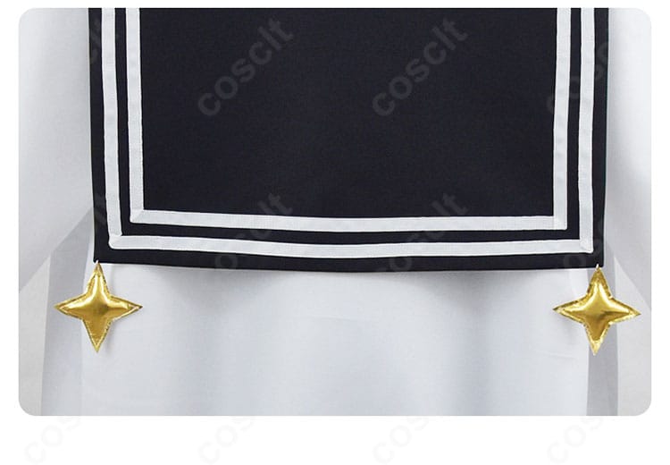 背面披肩部の装飾アップ。縁取りとモチーフのディテールがわかる接写。