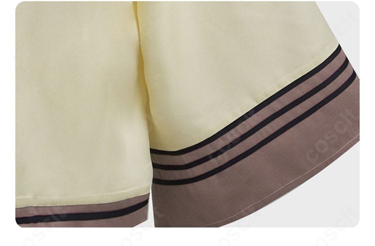 袖口の装飾ディテール。切り替えと縫製ラインが際立つクールなデザイン。