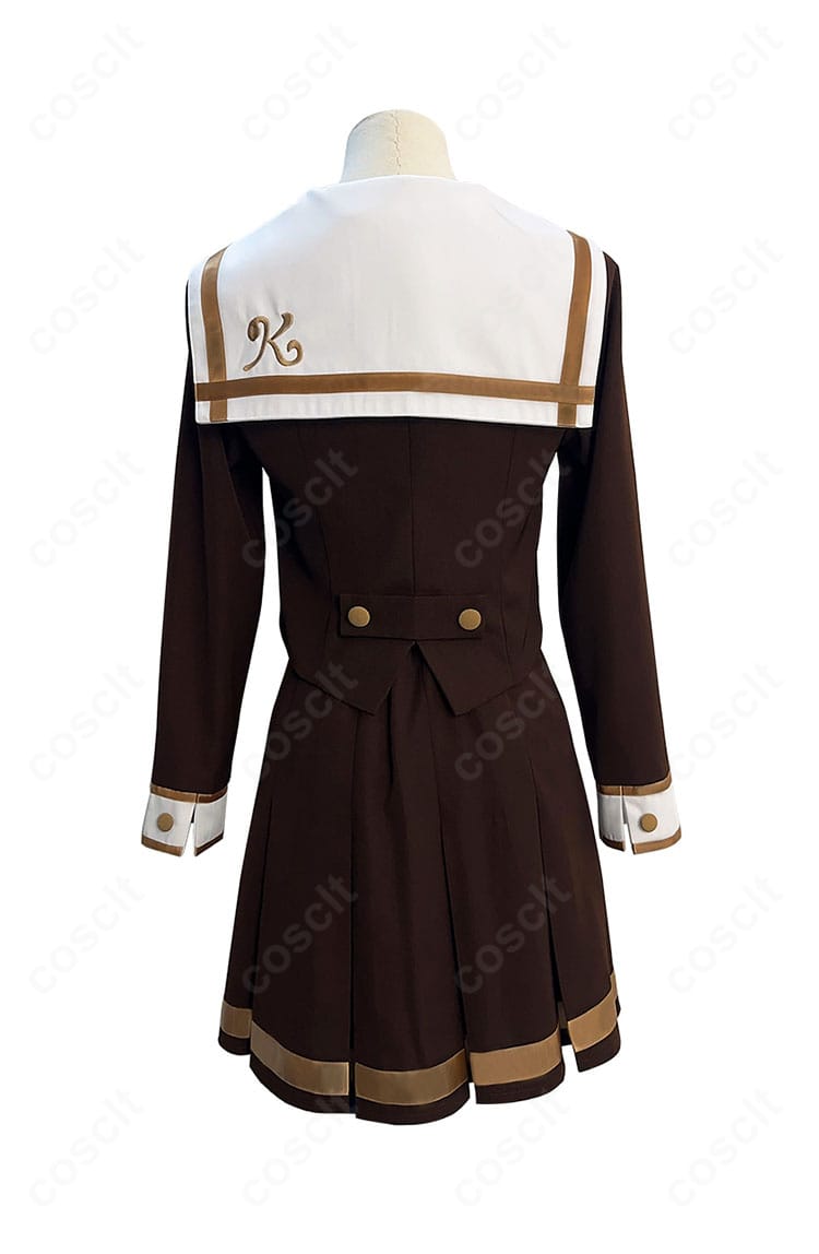 黄前久美子 北宇治高校制服コスプレの背面。背面のライン取りと丈感を再現したカット。