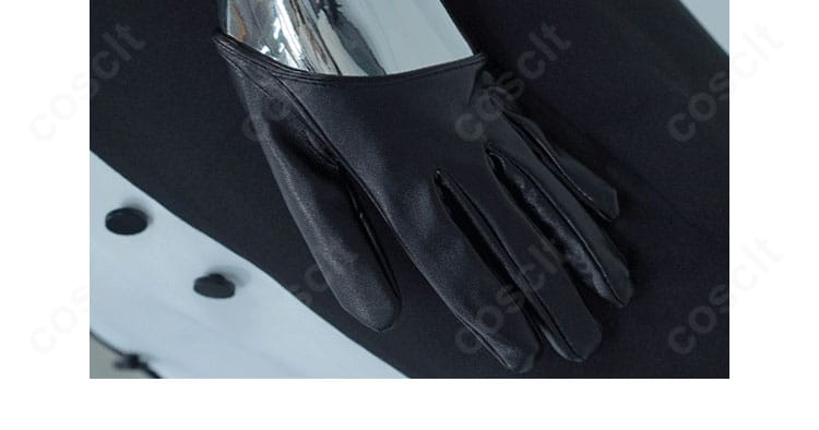 手袋のディテール。手のひら側のデザインとフィット感を表すクローズアップ。