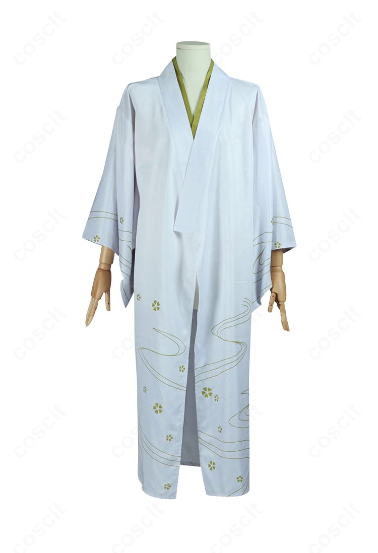 インナー前面の近接。襟元の刺繍と前立ての意匠が際立つカット。