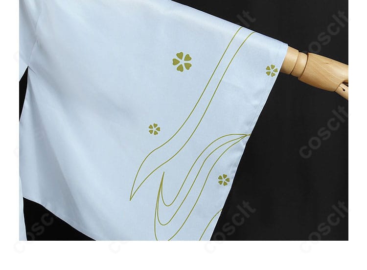 袖口の装飾ディテール。和装らしい見返しと刺繍の仕上げ。