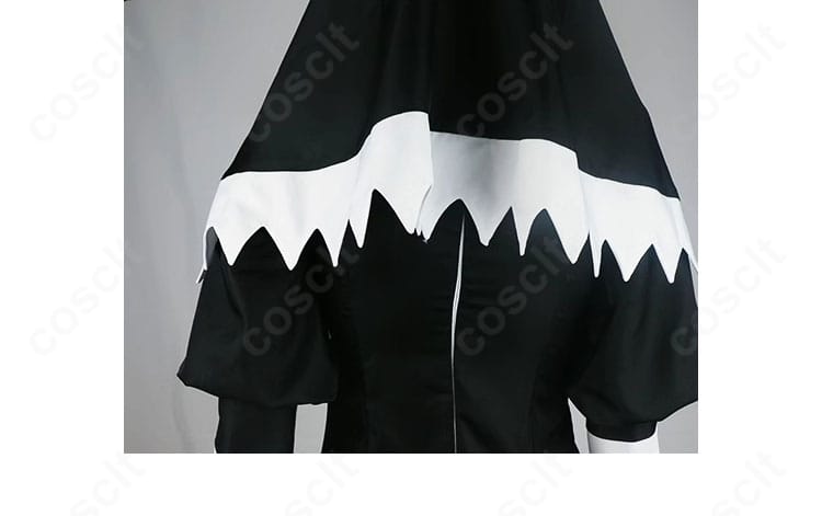 シスタギガント衣装の頭巾背面ディテール。背面の装飾配置とドレープ感を確認できる画像。