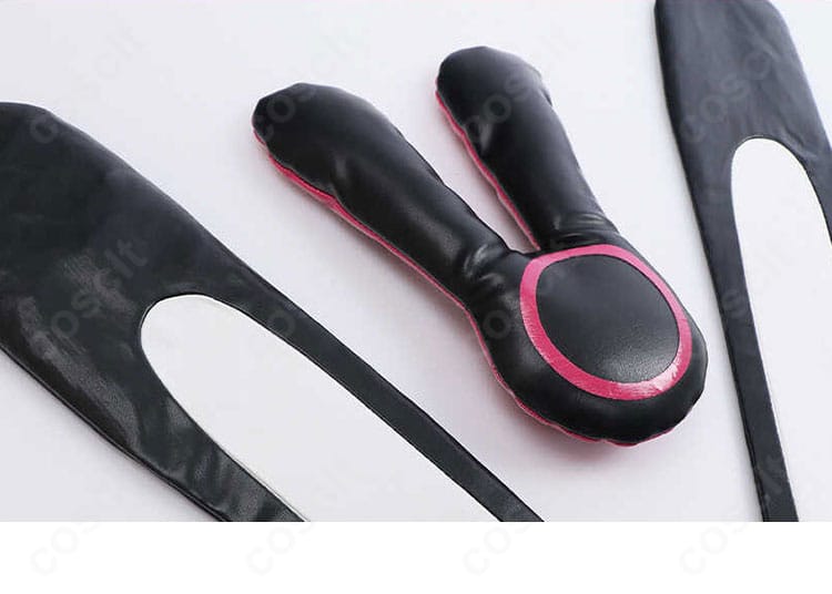 初音ミク バニーコスプレ衣装の髪飾り・アクセサリー。全体コーデを完成させる小物の質感を詳細に表示。