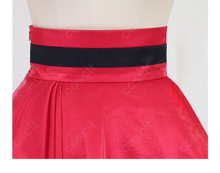 スカート上部の切り替えディテール。ウエスト周りのラインとステッチがわかる近接写真。