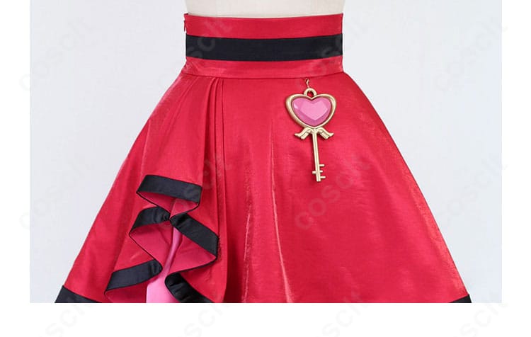 スカートの装飾ディテール。裾の意匠とレイヤー感、パニエによるボリューム表現を確認。