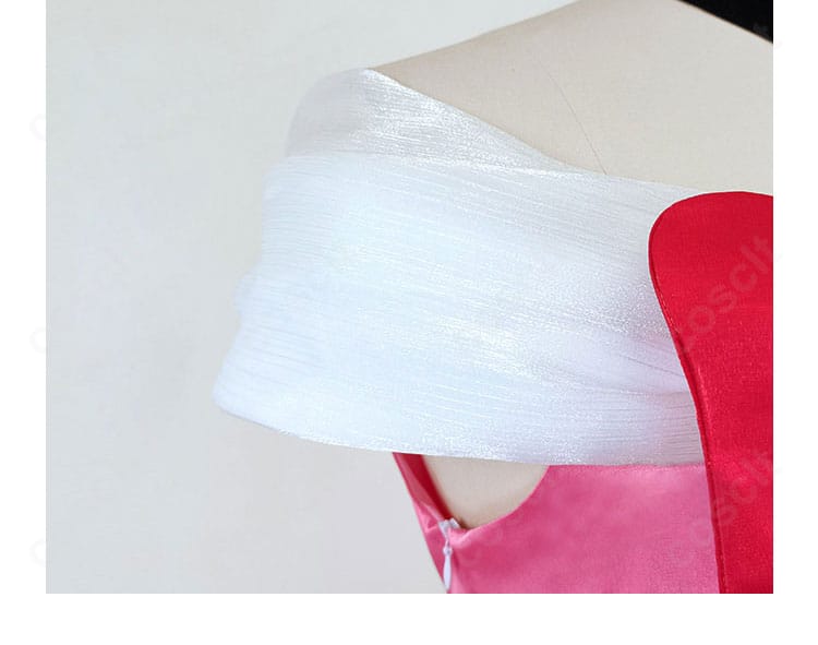 肩・袖の装飾ディテール。立体的なパーツと縫い合わせの精度、配色アクセントを強調。