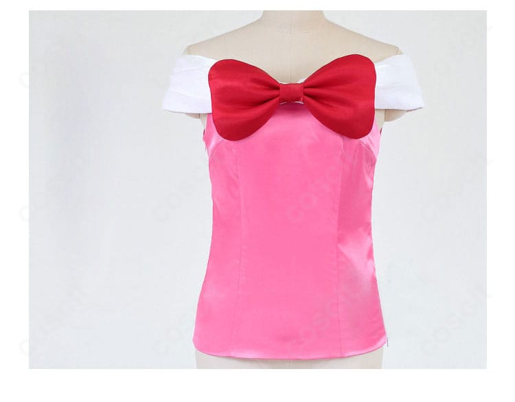 インナー（トップス）正面ディテール。胸元の切り替えと装飾の配置、縫製ラインをクローズアップ。