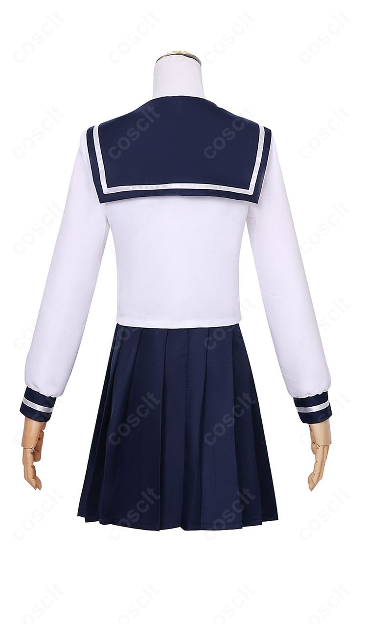夜桜六美 セーラー服コスプレの背面。襟のラインとスカートのプリーツ落ち、上品な学園スタイルの後ろ姿を確認できる。