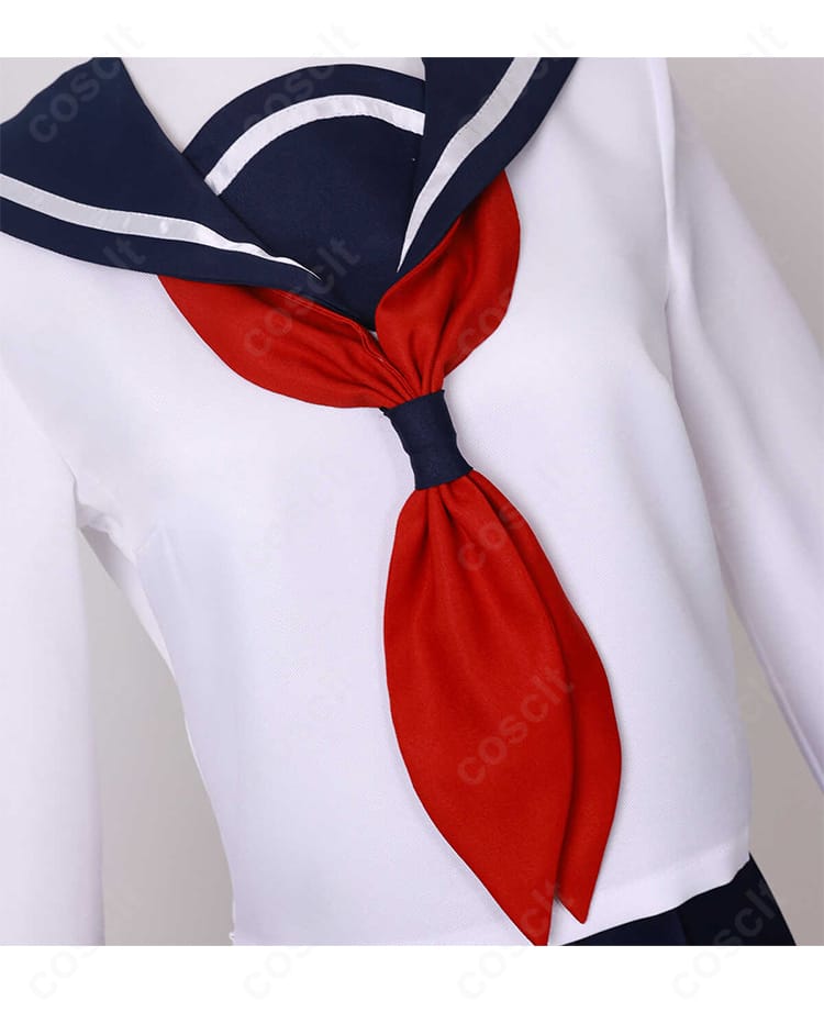 夜桜六美 セーラー服コスプレの襟元と赤いスカーフ装飾のディテール。清潔感あるラインと結び目の質感をクローズアップ。