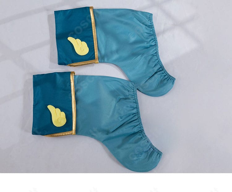 靴カバーの装飾ディテール。形状と縁取りの質感が分かる近接写真