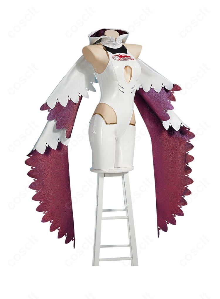 レーシングミク 2024 Ver. コスプレ衣装のサイドビュー。ウエストラインと腕周りのフィット感を確認