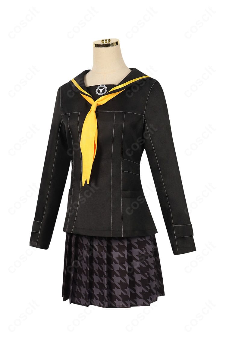 ペルソナ4 久慈川りせ 制服コスの側面。フィット感とウエストライン、スカートの落ち感を確認できる角度。
