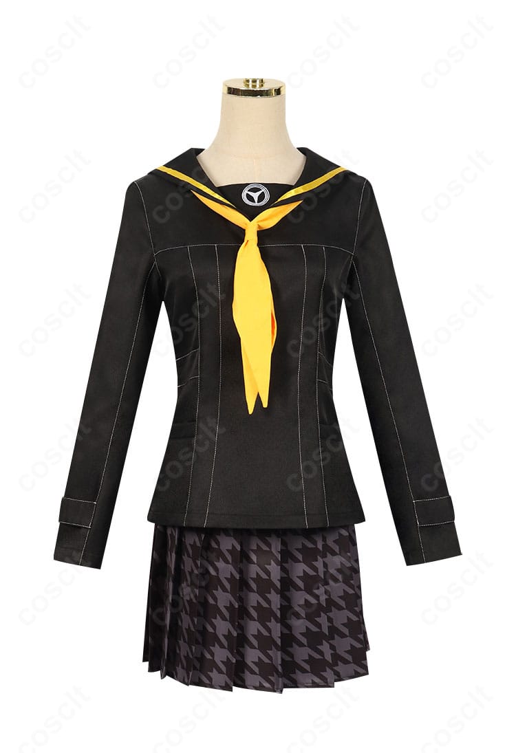 ペルソナ4 久慈川りせ 制服コスの正面全身。トップスと黄色スカーフ、スカートの色調バランスがわかる構図。