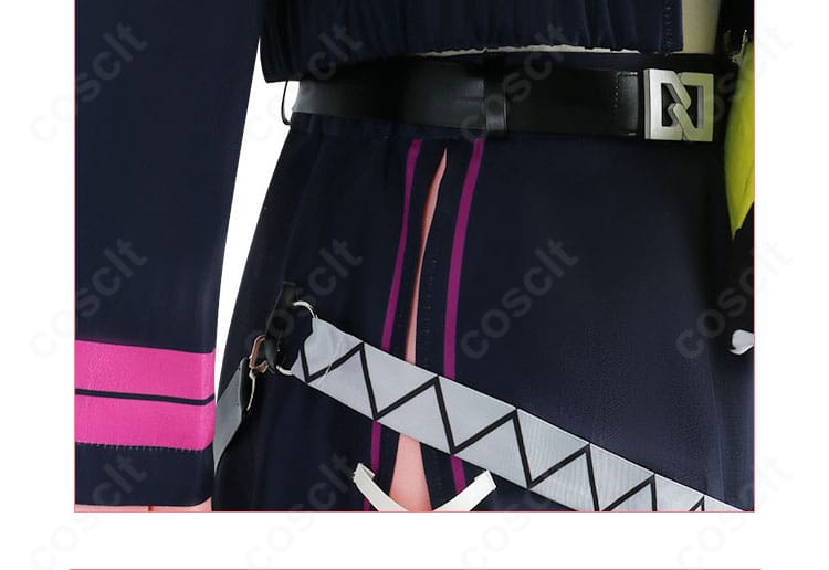 腰帯と腰飾りのアップ。バックルと装飾の配置、固定方法の仕上がり。