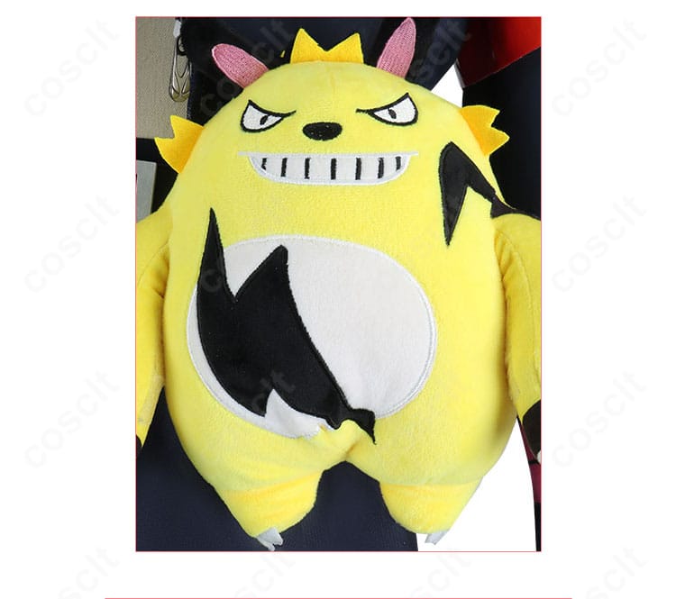 ネックレスとチョーカーの近接。留め具や質感が分かるアクセサリー詳細。